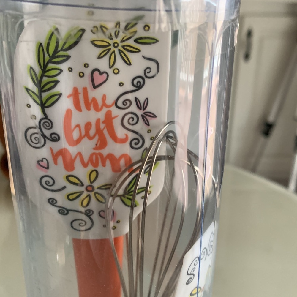 🆕 “The Best Mom” spatula & whisk set